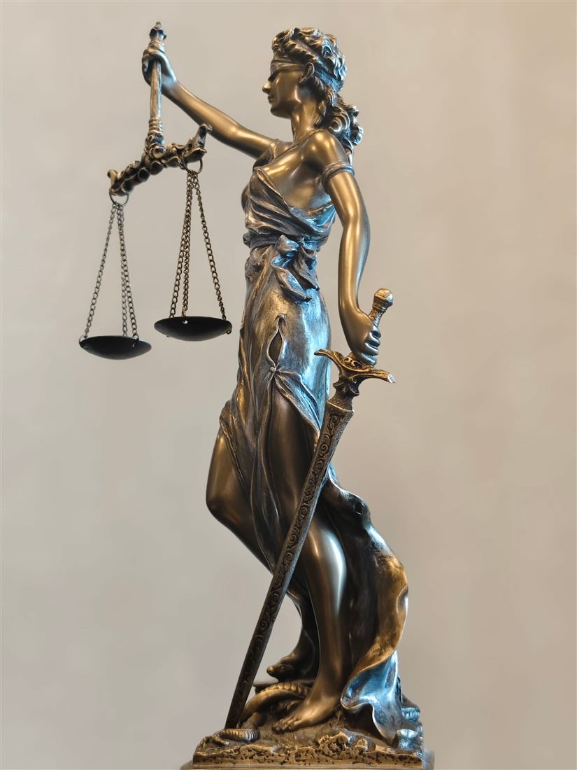 Balanza de la justicia, símbolo del estudio